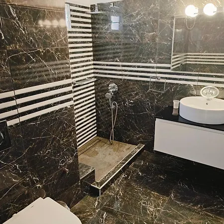 Elena Kythnos * Mérichas